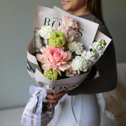 розовый