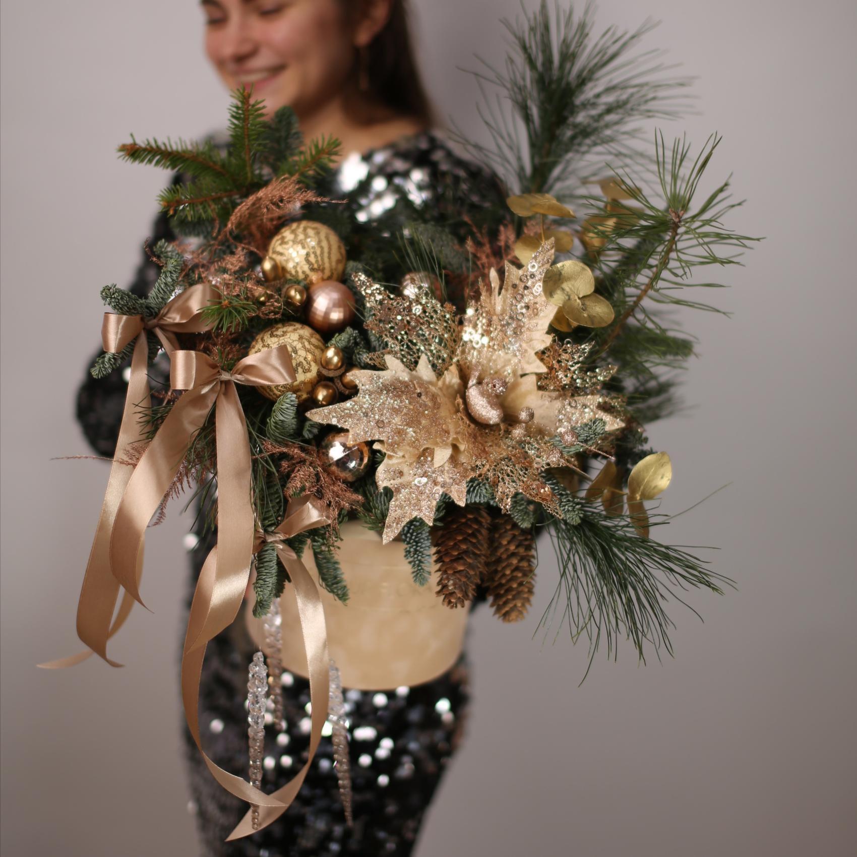 золотая пуансетия